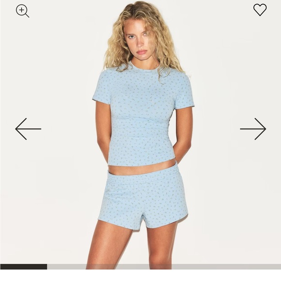 SKIMS NWOT cotton jersey t-shirt powder blue micro floral top shirt size M - Picture 6 of 10